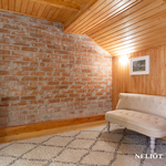 Tunnelmallinen pukuhuone/oleskelutila