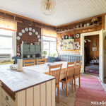 Keittiössä myös puuhella