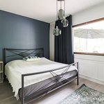 Makuuhuoneesta käynti viimeistellylle takapihalle