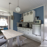 Keittiöön mahtuu pöytä