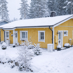 Julkisivu, autolle pihatie asvaltoitu