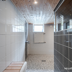 Upeaksi remontoitu kylpyhuone