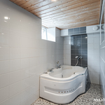 Kylpyhuoneessa poreallas