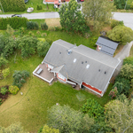 Suojaisa puutarhatontti