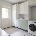 Kodinhoitohuoneesta käynti ulos