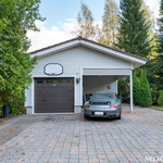 Autotalli sekä katos