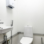 erillinen wc keittiön takana