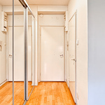 Eteisessä runsaasti kaappitilaa