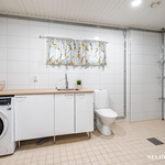 Kodinhoitotilasta käynti katetulle terassille