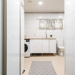 Keittiöstä käynti kodinhoitilaan