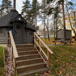 Sisäpihalla grillipaikka