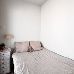 Alkoviin mahtuu täysimittainen sänkykin (kuvassa 120 cm)