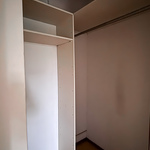 Makuuhuoneen yhteydessä vaatehuone