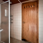 Alakerran kylpyhuone