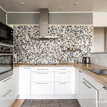 Upeaksi remontoitu keittiö