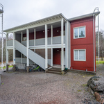 Julkisivu pääsisäänkäynti