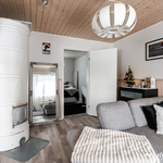 Olohuoneessa pönttöuuni