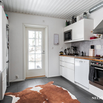 Kauniiksi remontoitu keittiö