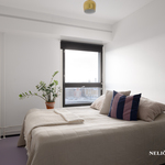 Makuuhuone, näkymät keskustan kattojen yli