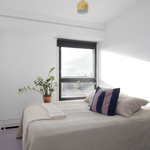 Makuuhuone, näkymät keskustan kattojen yli