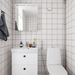 Kylpyhuone, juuri remontoitu putkiremontin yhteydessä