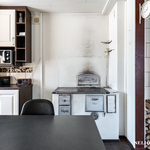 Keittiössä puuhella