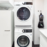 pyykinpesukone ja kuivausrumpu kuuluvat varustukseen