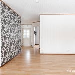 Olohuoneesta eteiseen kuvattu