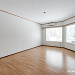 Olohuoneesta käynti takapihalle