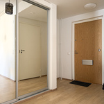 Eteisessä kaappitilaa