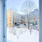 Näkymät ikkunasta sisäpihalle.