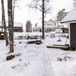 Rannasta taloon päin kuvattu