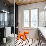 Yläkerran kylpyhuone