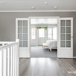 Aulatilasta päämakuuhuoneeseen kuvattu