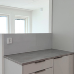 Saarekkeessa kaappi- ja laskutilaa