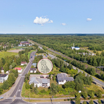 Hämeenlinnan moottoritielle n. 10 min, Lahden moottoritielle n. 15 min.