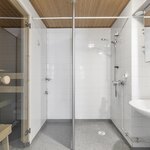 Kylpyhuoneessa on tilaa pyykinpesukoneelle.