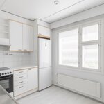 Keraaminen liesi kuuluu varustukseen.