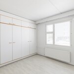 Makuuhuoneessa on kaapistot