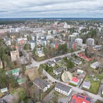 Lähin ruokakauppa n. 350 m. Kauppakeskus Willa n. 1 km.