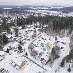 Lähin ruokakauppa n. 1,2 km, kauppakeskus Willa n. 4 km.