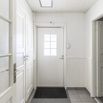 Alakerran sisäänkäynti