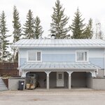 Yläkerran huoneistoala on 84 m2, kellarikerroksen pinta-ala 67 m2. 