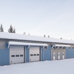 Hallissa on 3 nosto-ovea. 