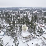 Puolimatkan koulu n. 600 m. Vehkoja koulu n. 1,2 km. Kruunupuiston päiväkoti n. 1,2 km.