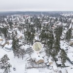 Juna-asema n. 2,1 km. Hämeenlinnan moottoritielle n. 2 km. 