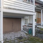 Huoneiston kanssa myytävä autotalliosake kuuluu hintaan..