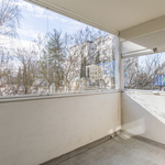 Lasitettu parveke on kaakon suuntaan.