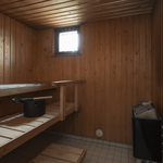 Saunassa on tuuletusikkuna.