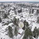 Juna-asemalle on n. 1,2 km.